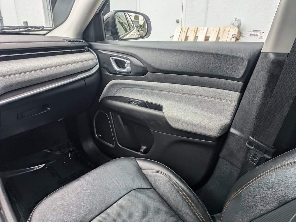 Used 2022 Jeep Compass Latitude w/ Sun and Sound Group AWD/4WD image 18