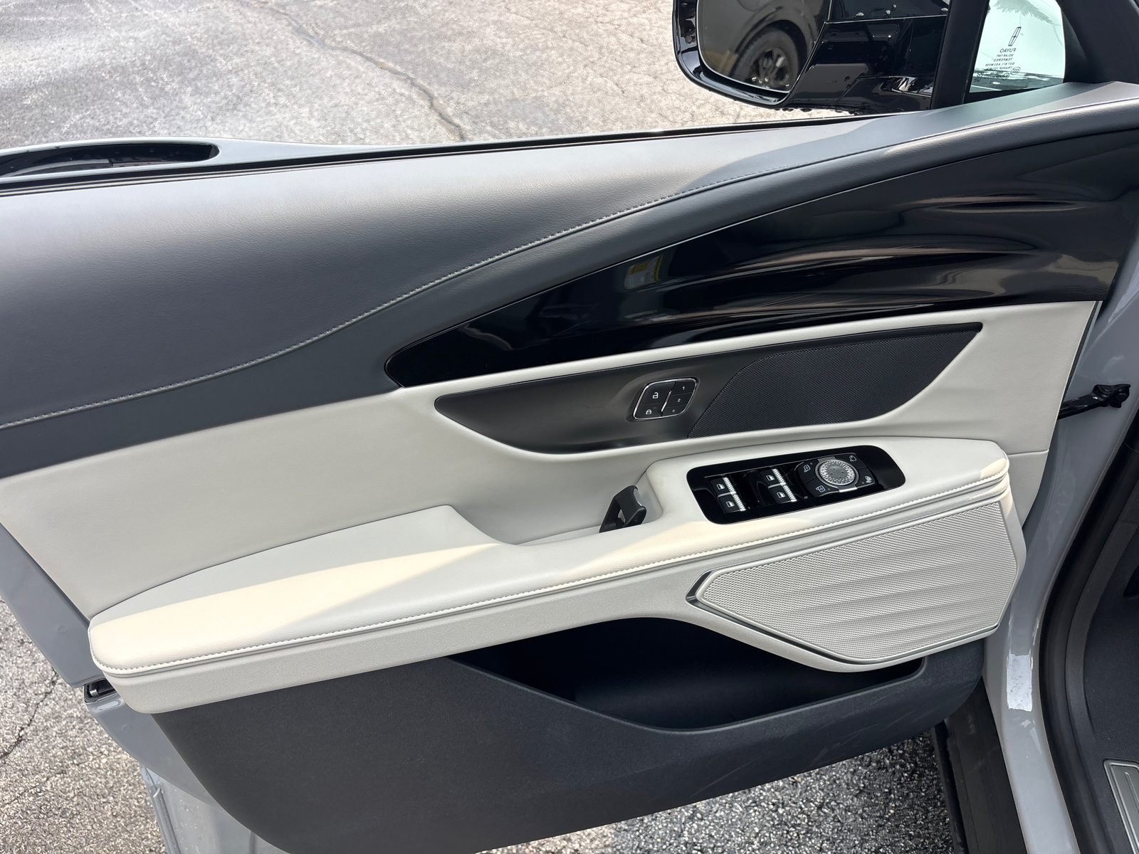 New 2026 Lincoln Nautilus Premier AWD/4WD image 11