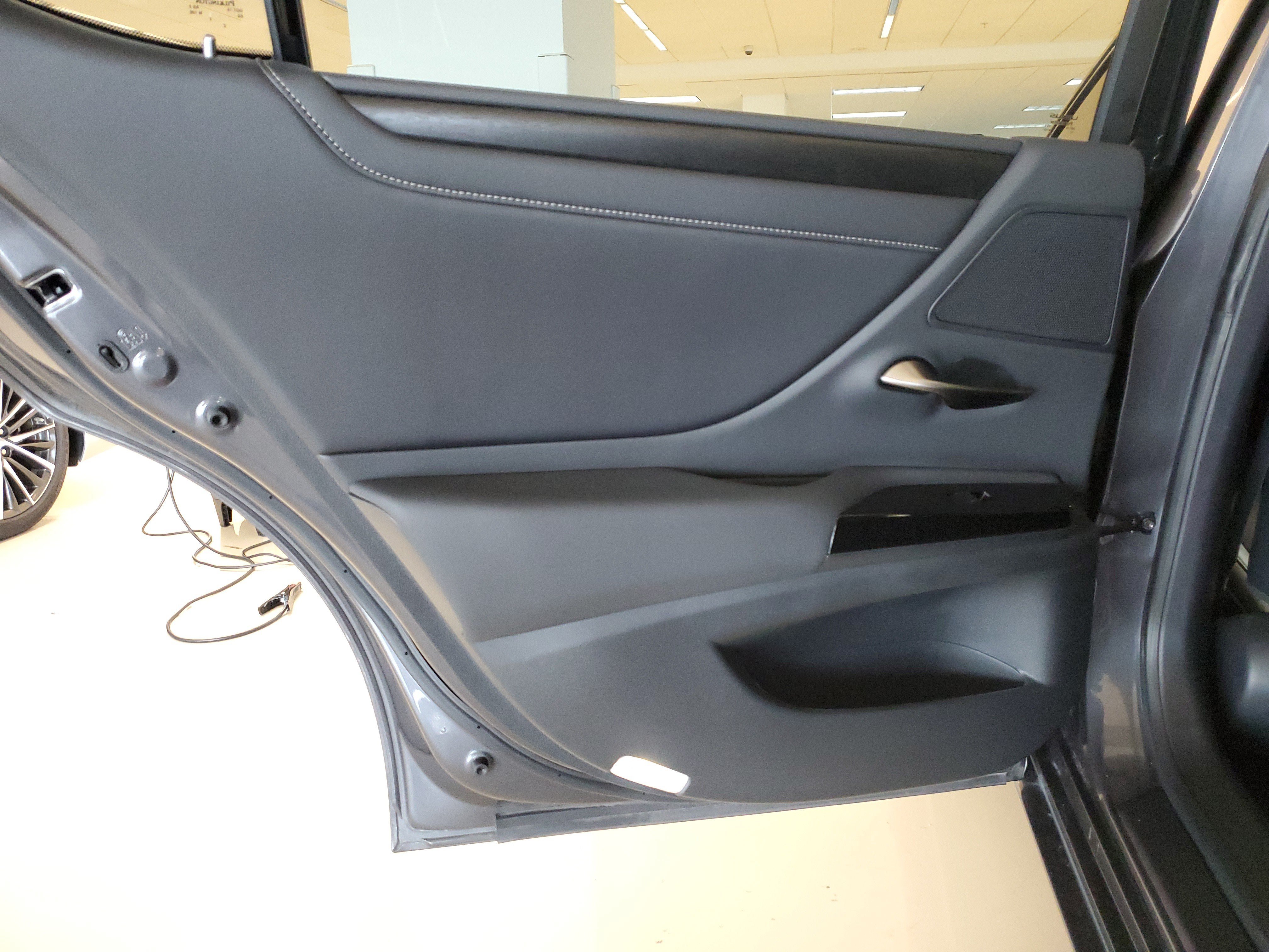 Used 2024 Lexus ES 350 w/ Premium Package FWD image 16
