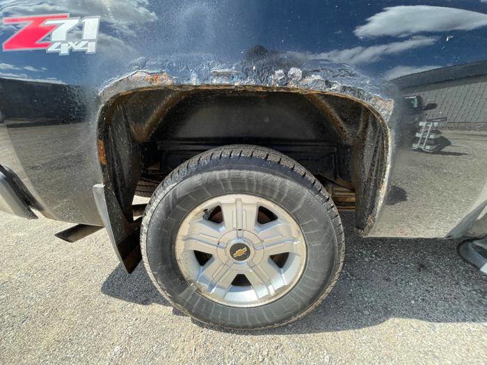 Used 2011 Chevrolet Silverado 1500 LTZ w/ LTZ Plus Package AWD/4WD image 17
