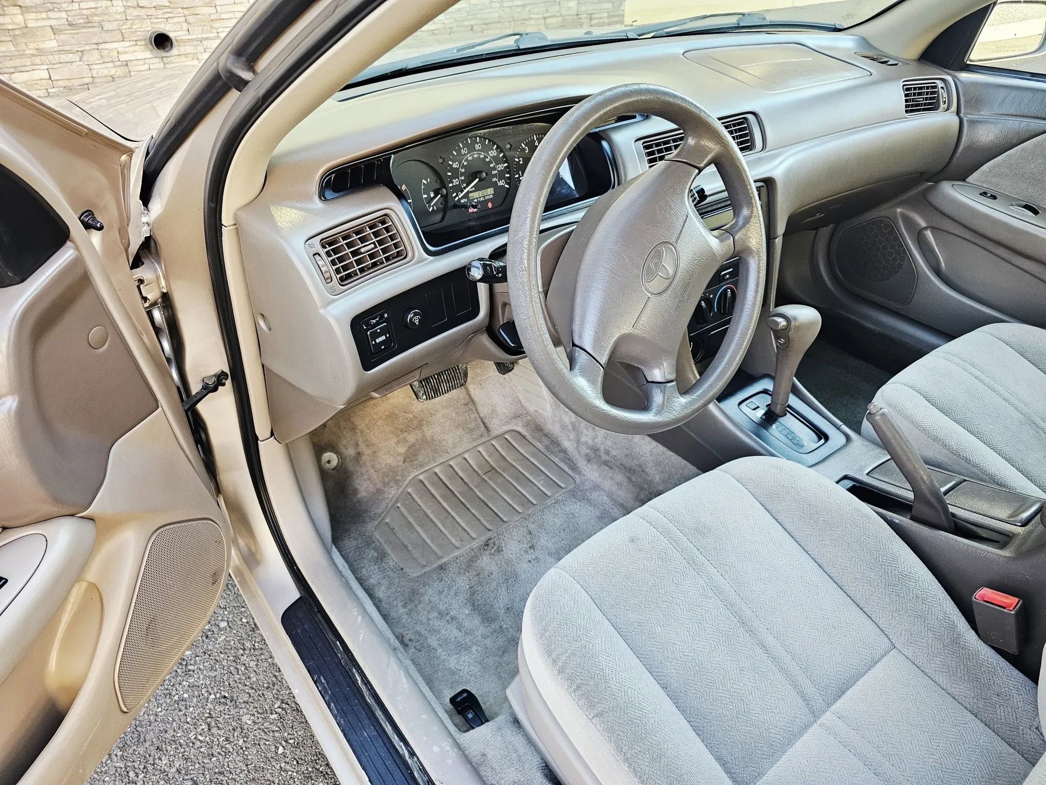 Used 2001 Toyota Camry LE FWD image 9