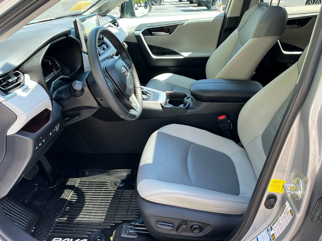 Used 2019 Toyota RAV4 Limited w/ Cold Weather Package AWD/4WD image 9