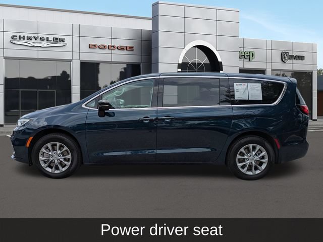 Used 2024 Chrysler Pacifica Touring-L AWD/4WD image 7