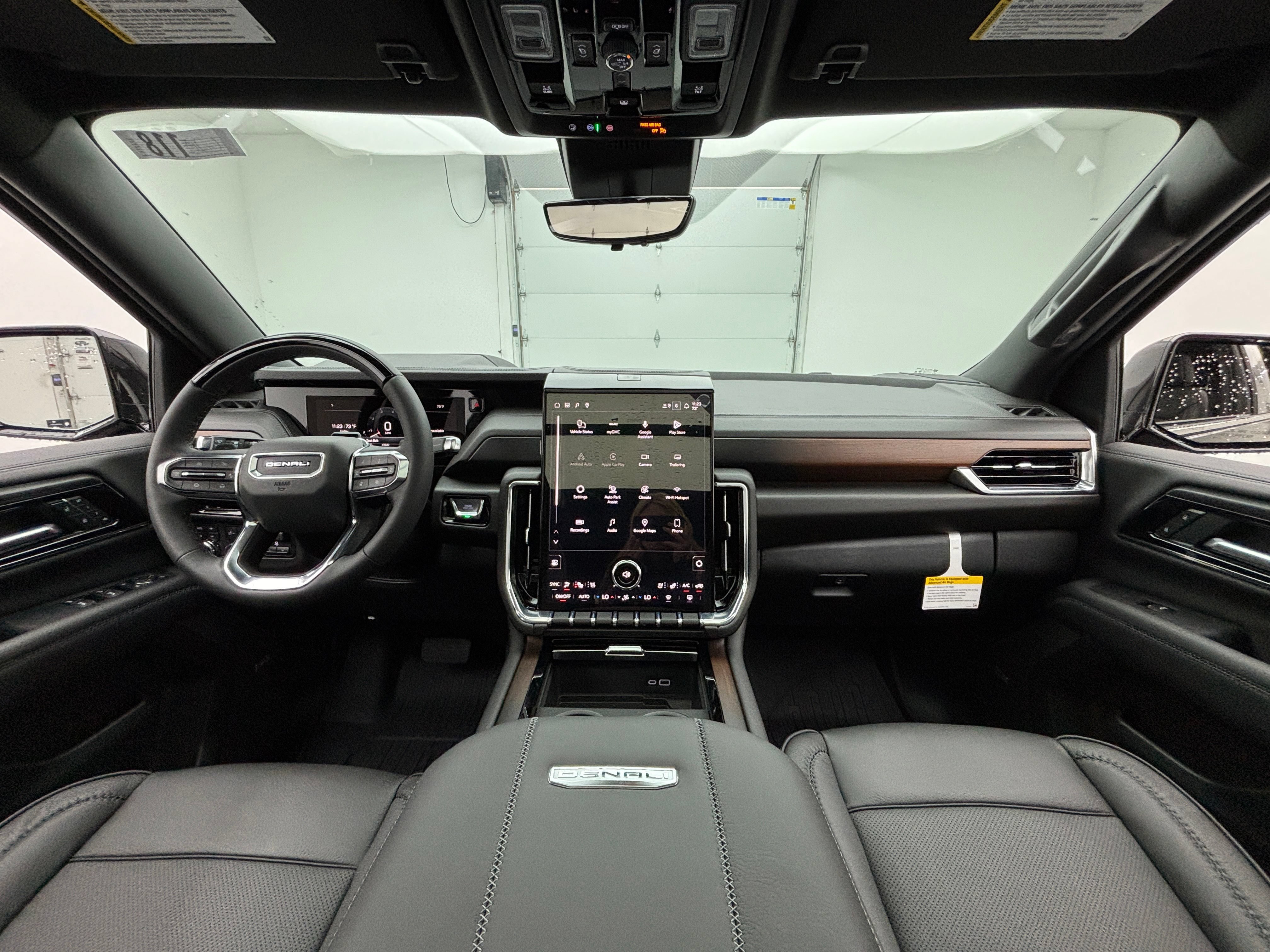 New 2026 GMC Yukon Denali w/ Denali Reserve Package AWD/4WD image 3