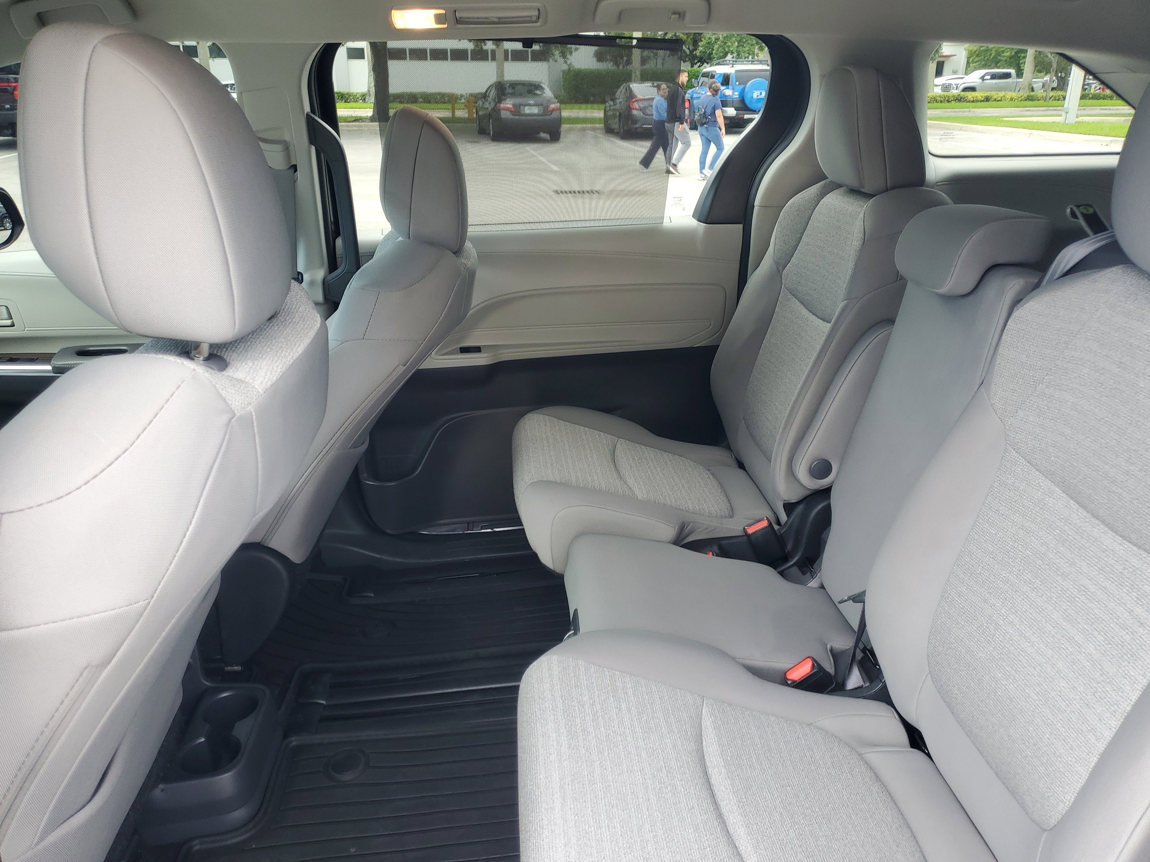 Used 2024 Toyota Sienna LE AWD/4WD image 11