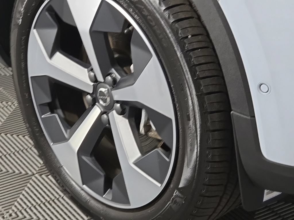 Certified 2026 Volvo XC40 B5 Plus AWD/4WD image 7
