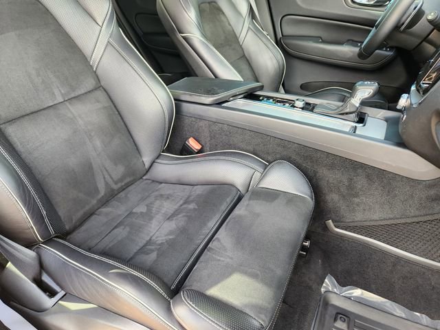 Used 2019 Volvo XC60 T5 R-Design w/ Protection Package Premier AWD/4WD image 14