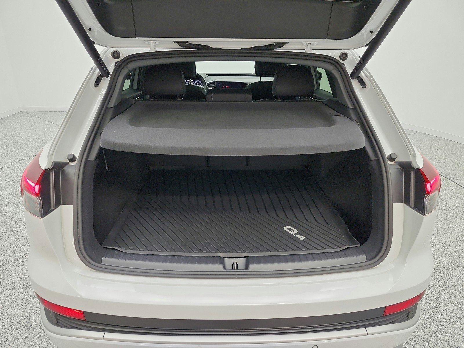 Used 2024 Audi Q4 e-tron Premium Plus image 28