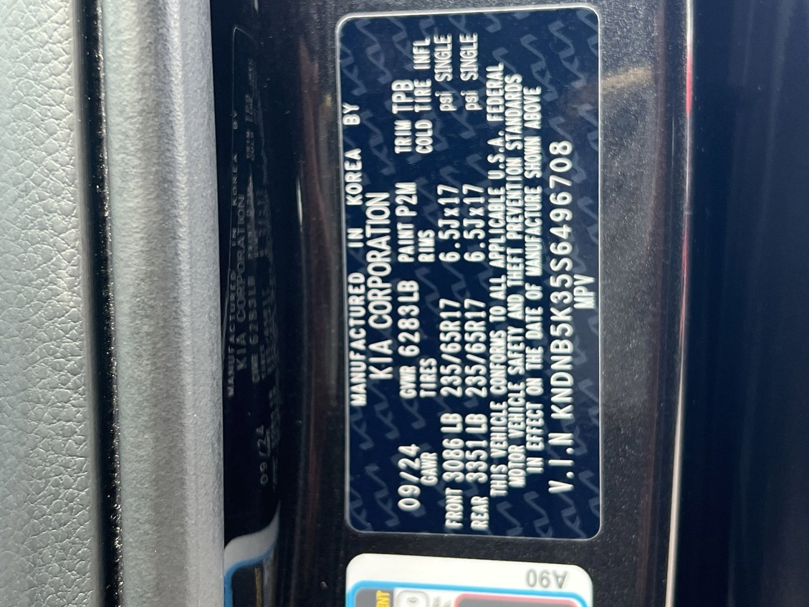 Used 2025 Kia Carnival FWD image 37