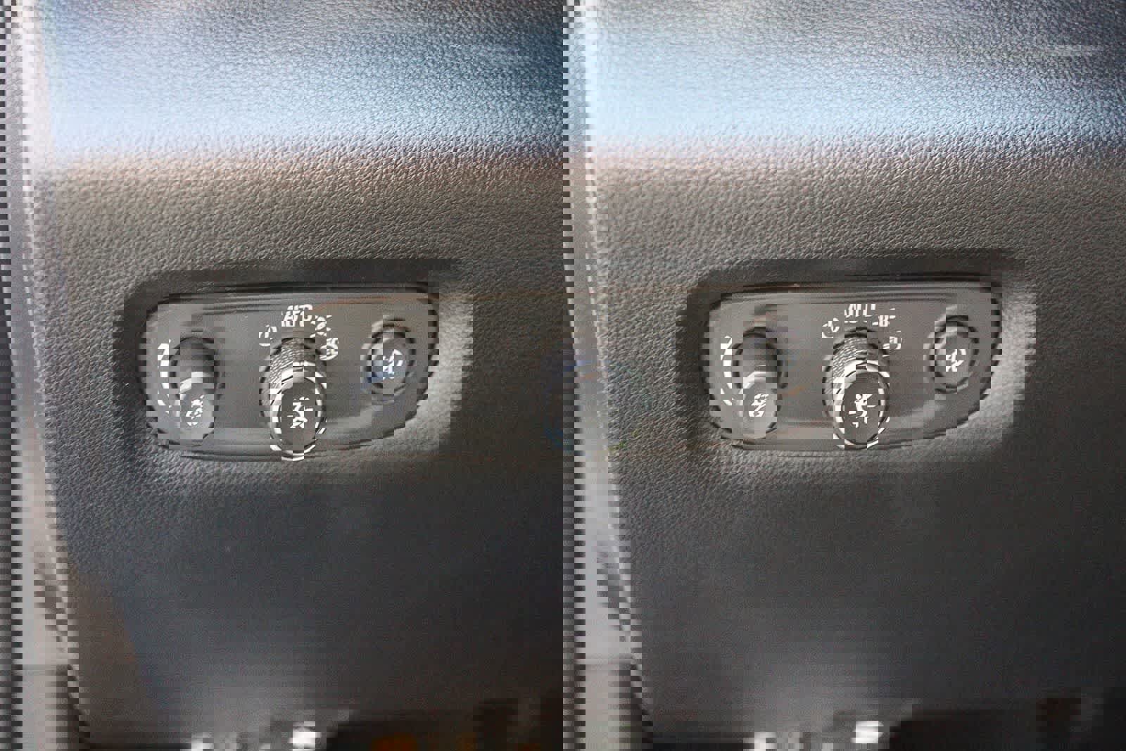 Used 2018 Chevrolet Traverse RS image 31