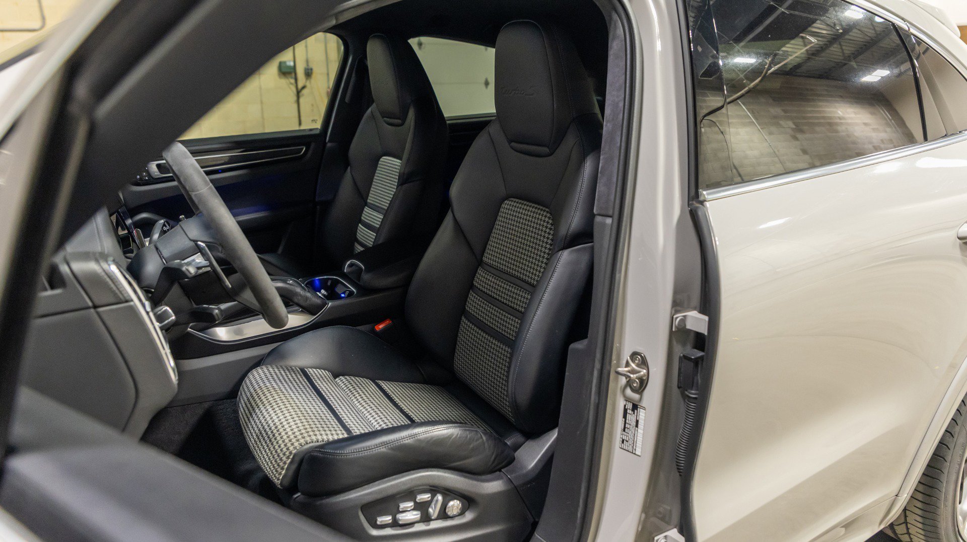 Used 2021 Porsche Cayenne Turbo S image 42