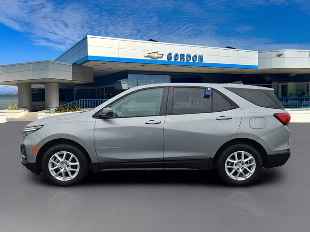 Used 2024 Chevrolet Equinox LS w/ LS Convenience Package image 3