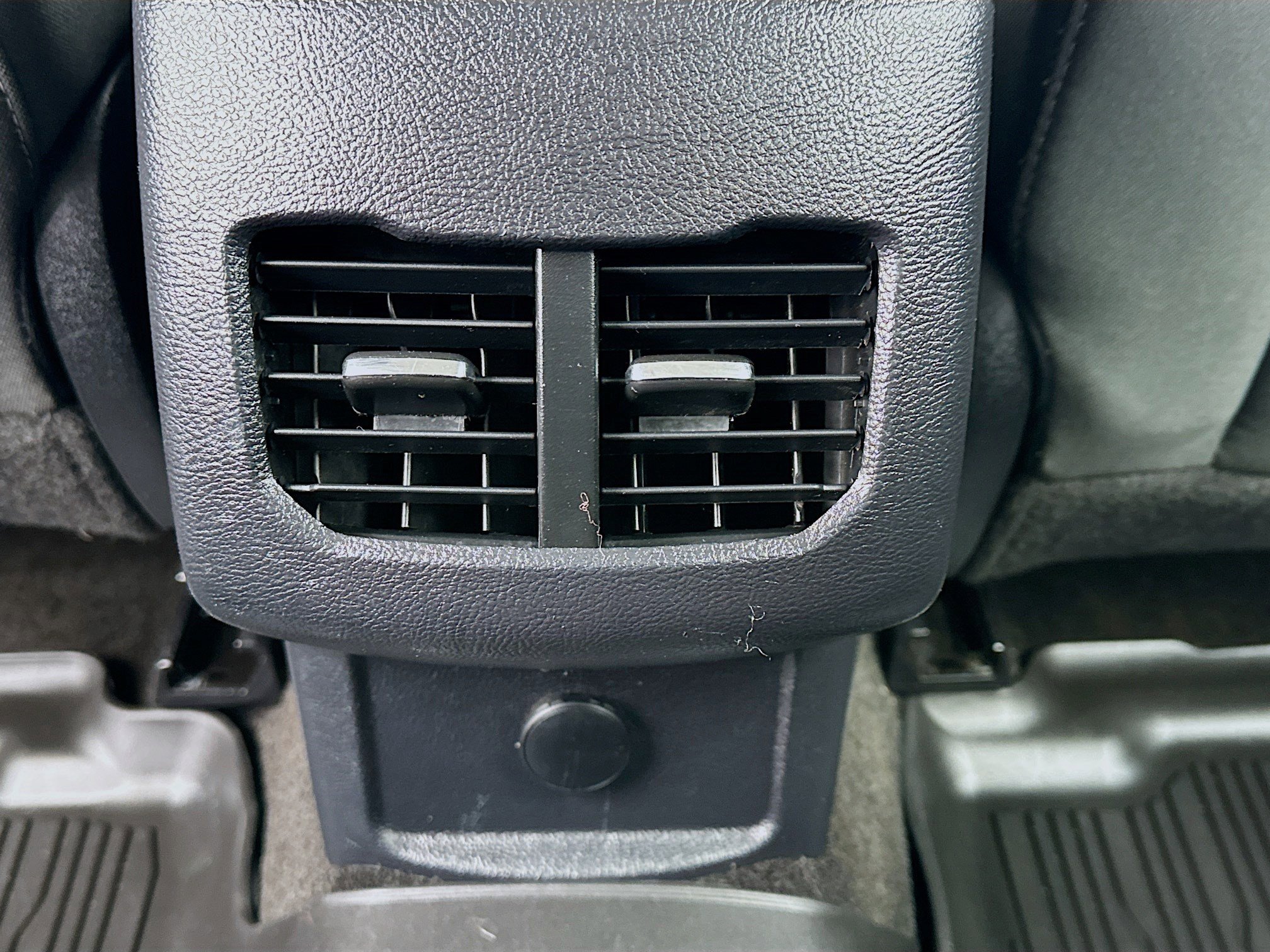 Used 2017 Ford Fusion SE w/ Fusion SE Technology Package image 16