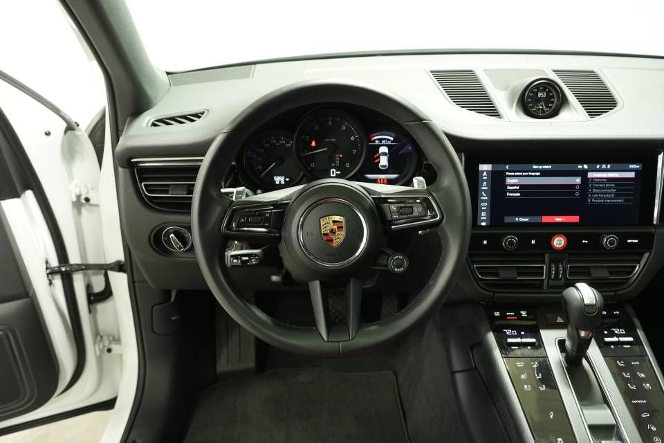 Certified 2025 Porsche Macan AWD/4WD image 13