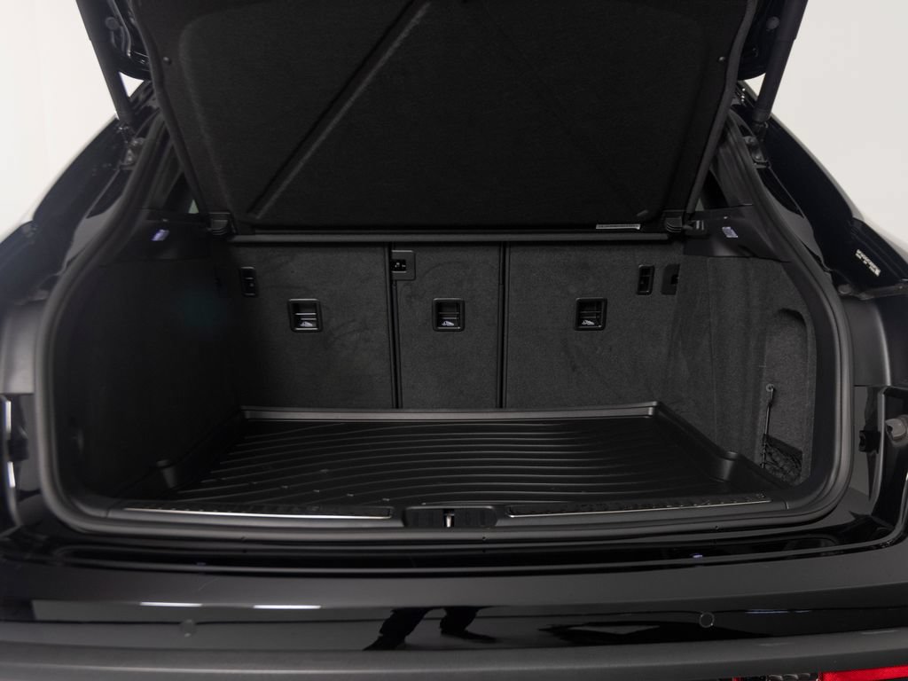 Certified 2026 Porsche Macan AWD/4WD image 42