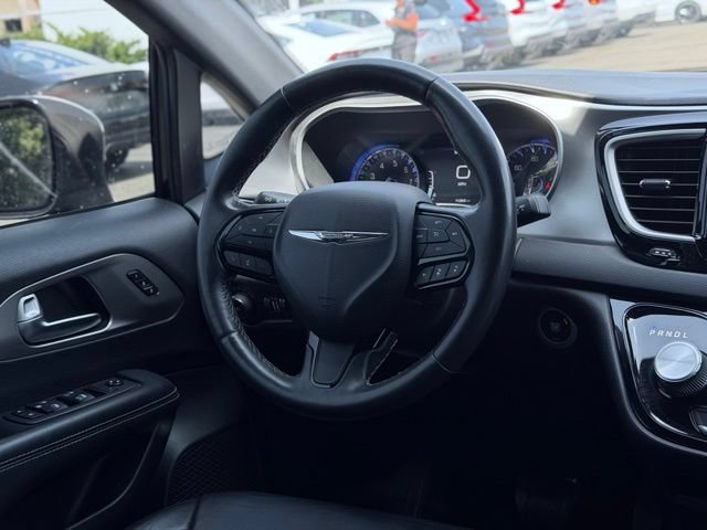 Used 2020 Chrysler Pacifica Touring-L w/ Advanced Safetytec Group AWD/4WD image 39