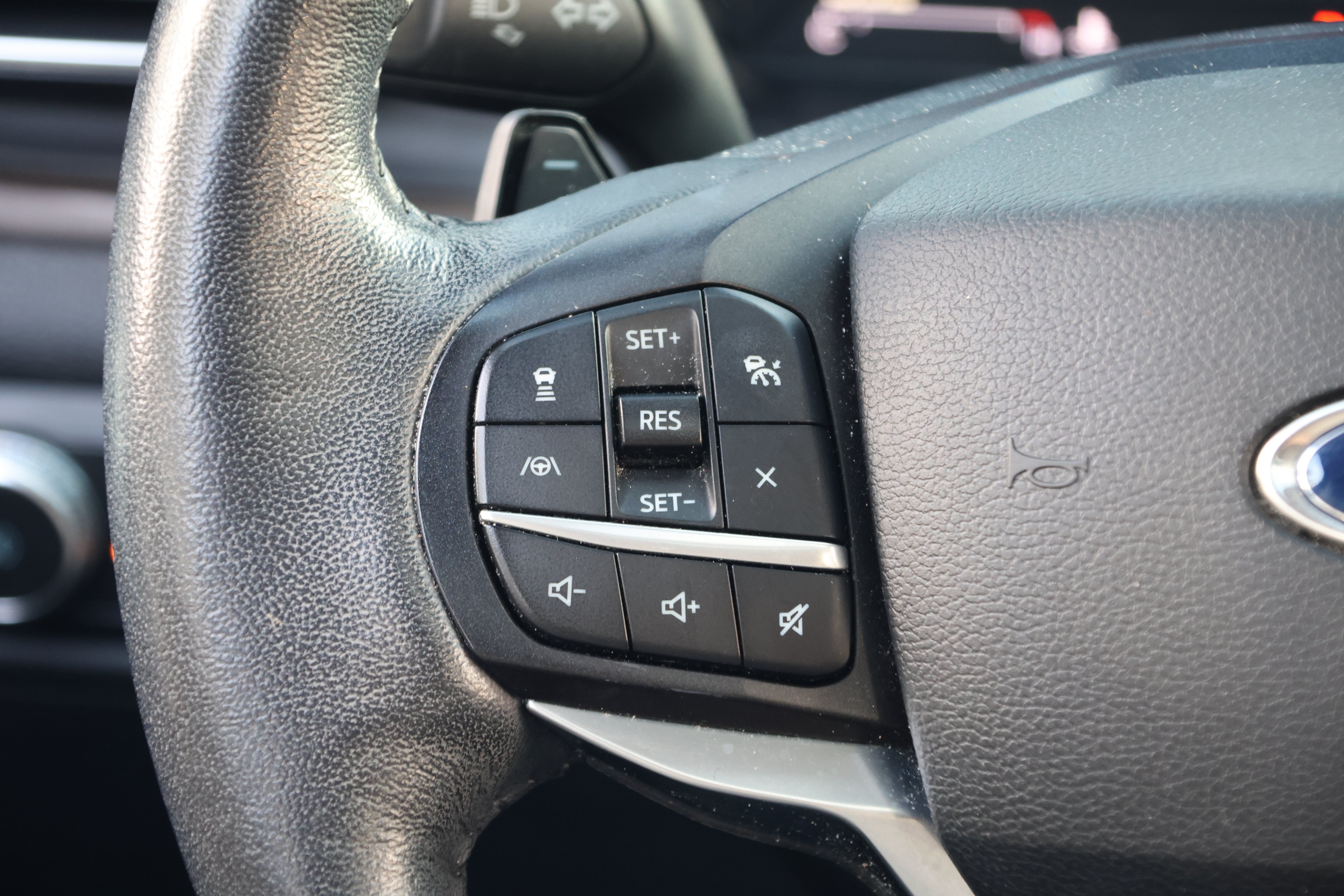 Used 2020 Ford Explorer Limited RWD image 18