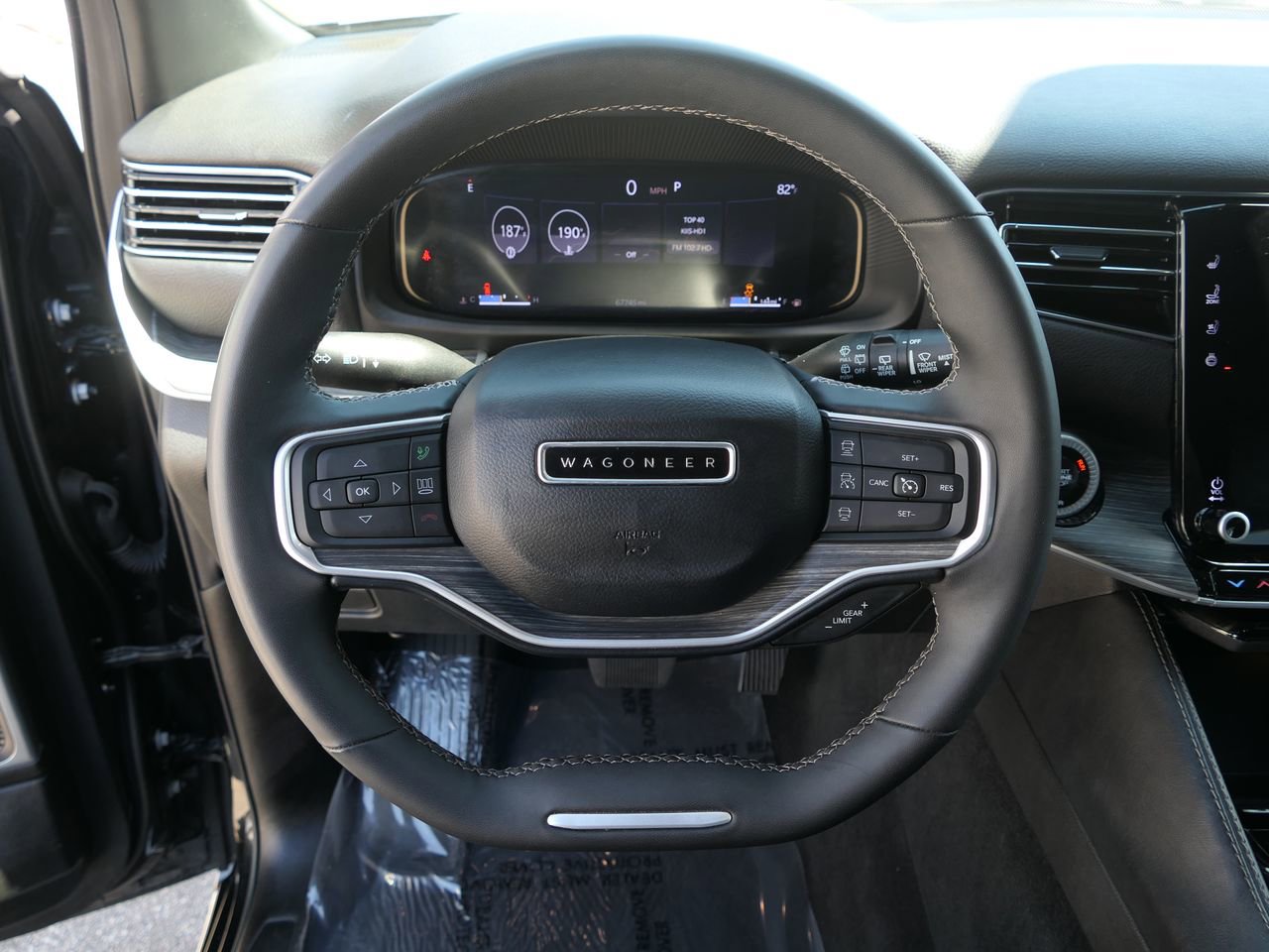 Used 2024 Jeep Wagoneer L Series II image 19