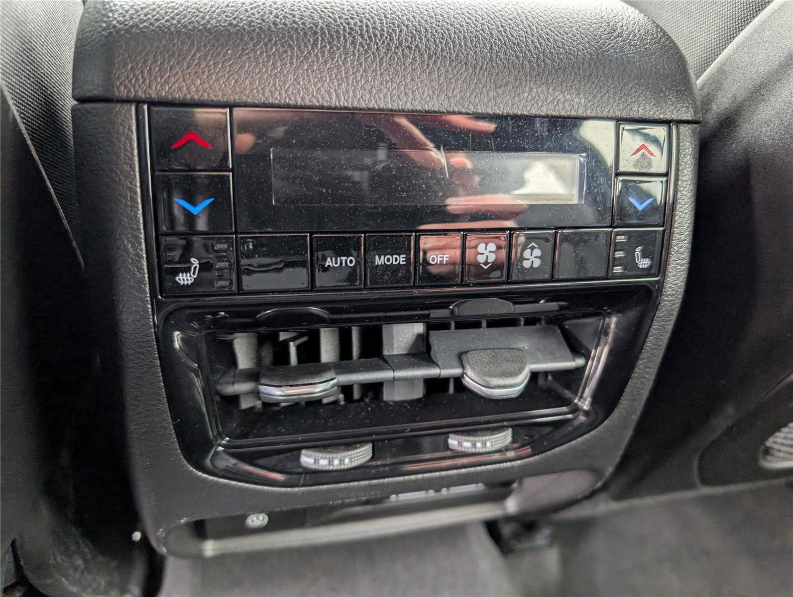 Used 2022 Jeep Grand Cherokee Overland w/ Luxury Tech Group IV image 17