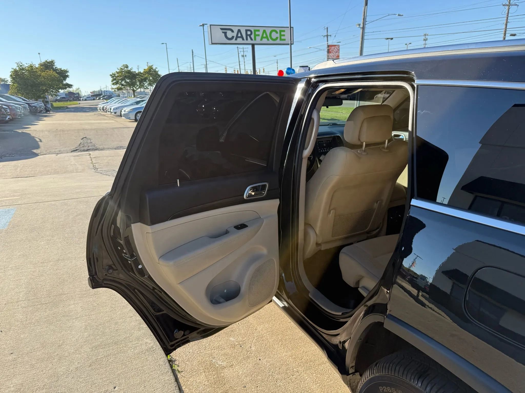 Used 2021 Jeep Grand Cherokee Laredo image 21