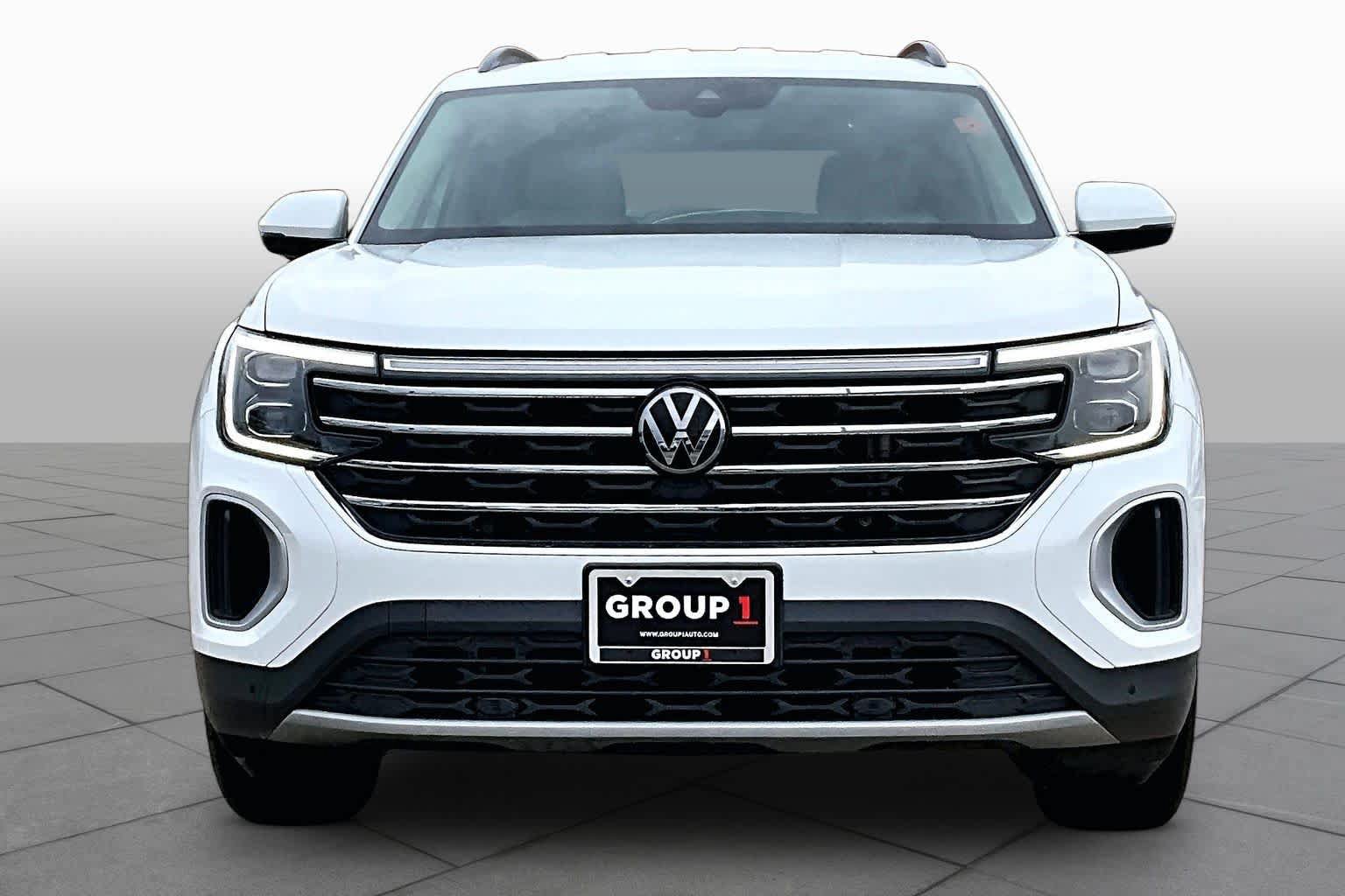 Used 2024 Volkswagen Atlas SE FWD image 2