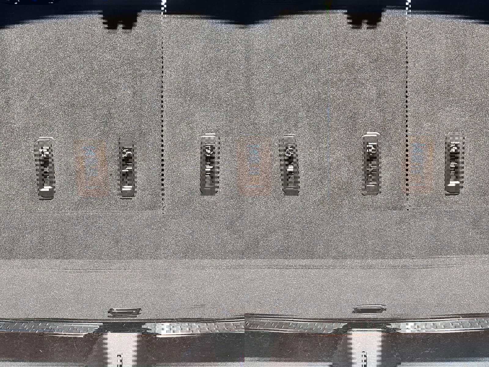 Used 2021 GMC Yukon Denali w/ Denali Premium Package image 16