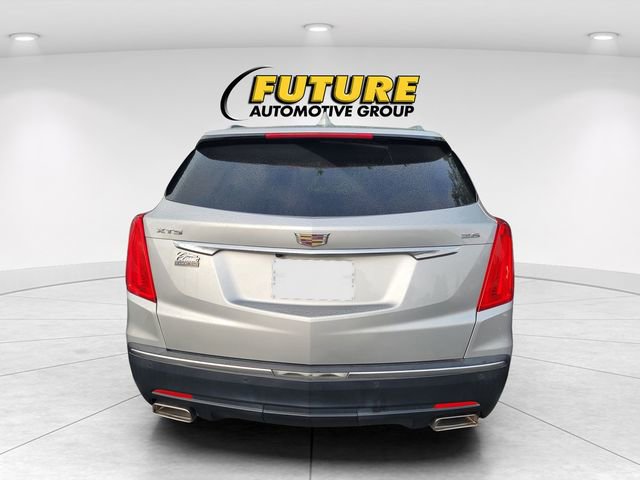 Used 2017 Cadillac XT5 Premium Luxury w/ LPO, Wheel Lock Package FWD image 4