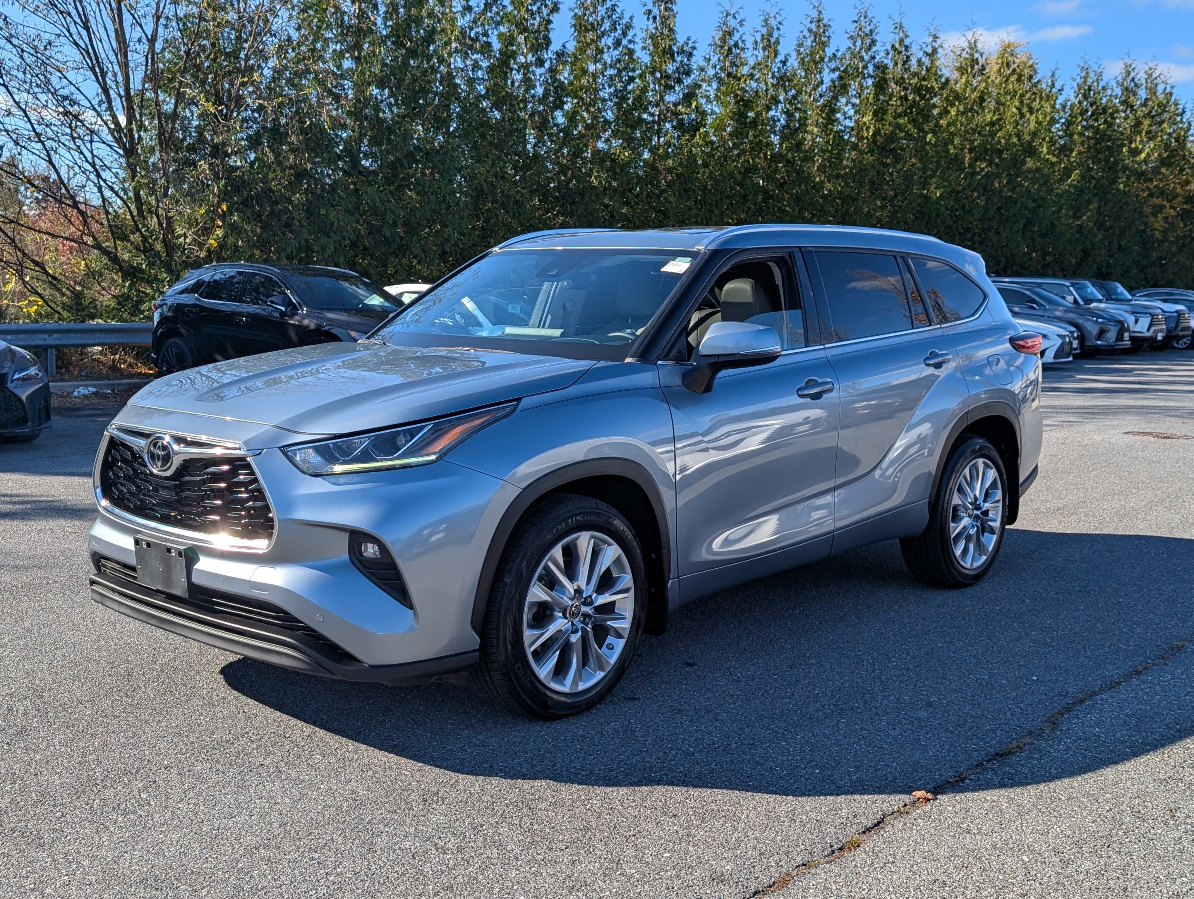 Used 2023 Toyota Highlander Limited image 7