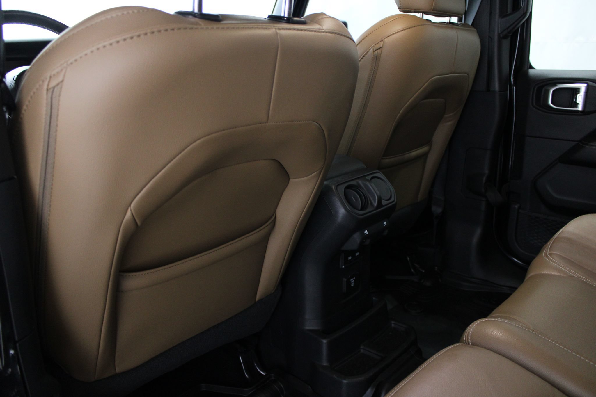 Used 2021 Jeep Wrangler Unlimited Sahara AWD/4WD image 17