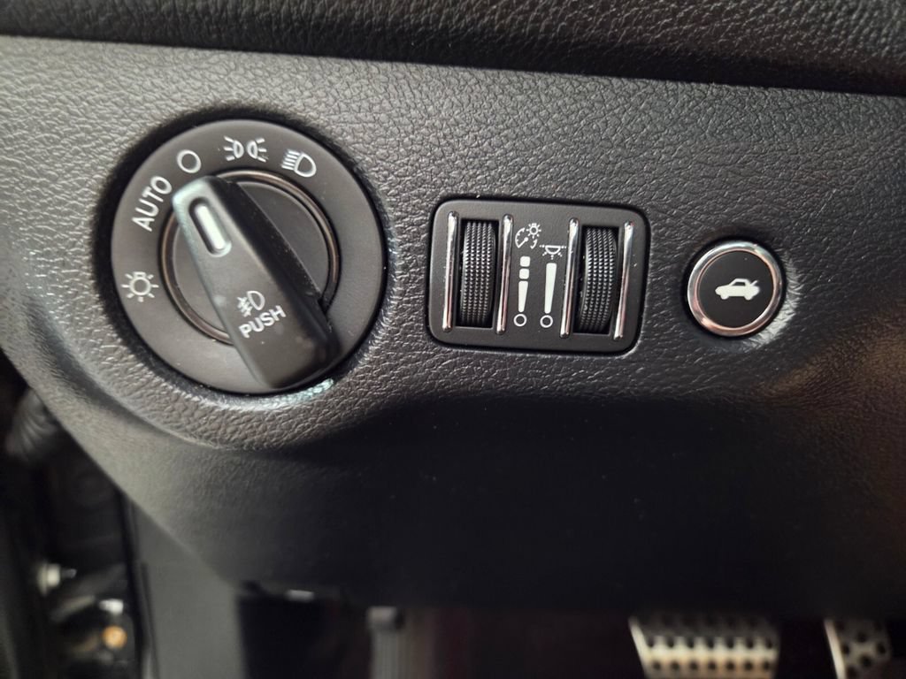 Used 2018 Dodge Challenger R/T Plus RWD image 19