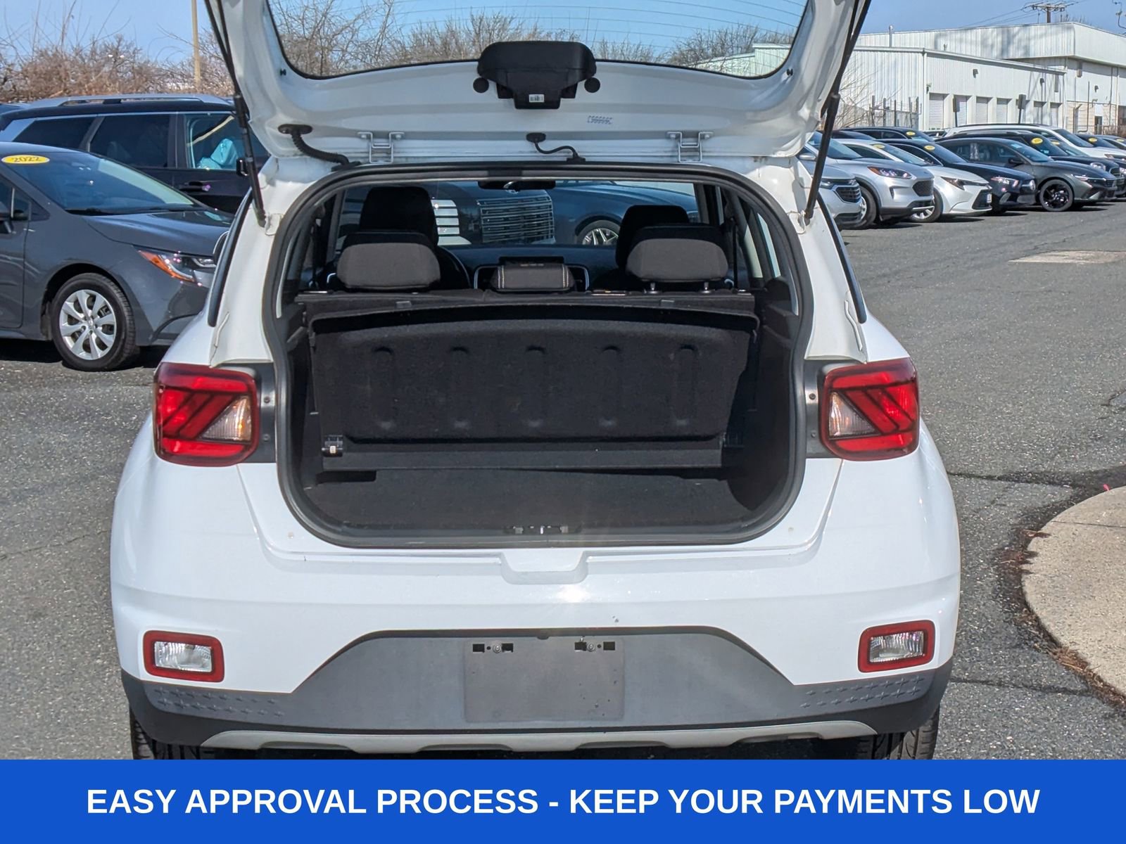 Used 2023 Hyundai Venue SEL w/ Cargo Package image 7