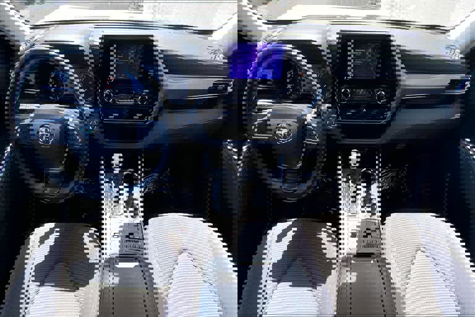 Used 2023 Toyota Highlander L image 11