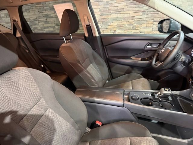 Certified 2025 Nissan Rogue SV image 2