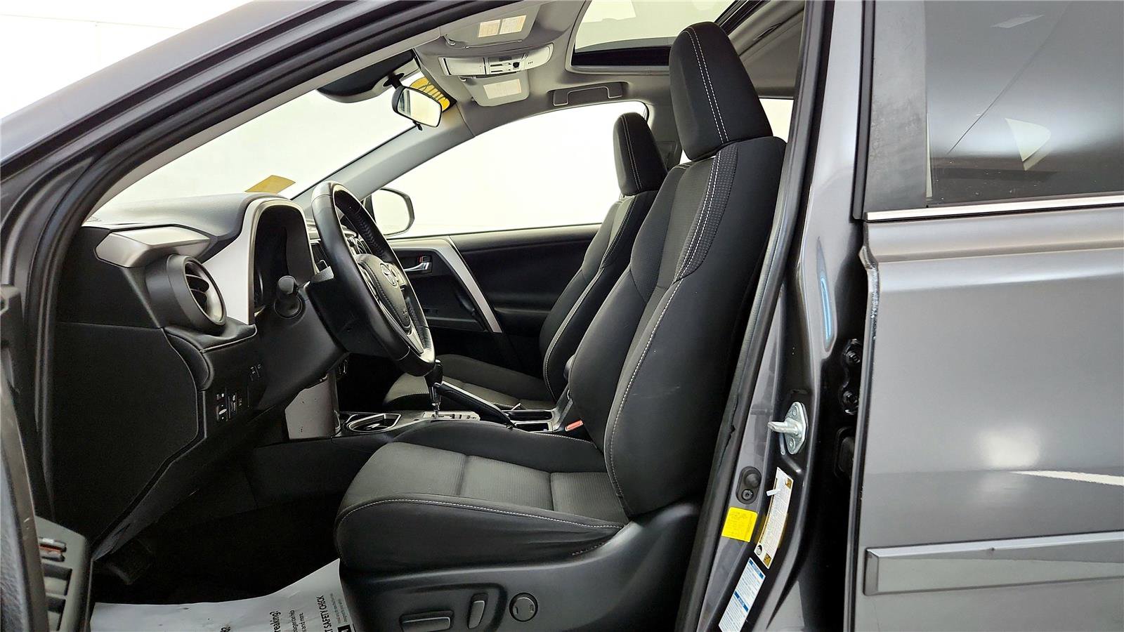 Used 2018 Toyota RAV4 XLE image 25