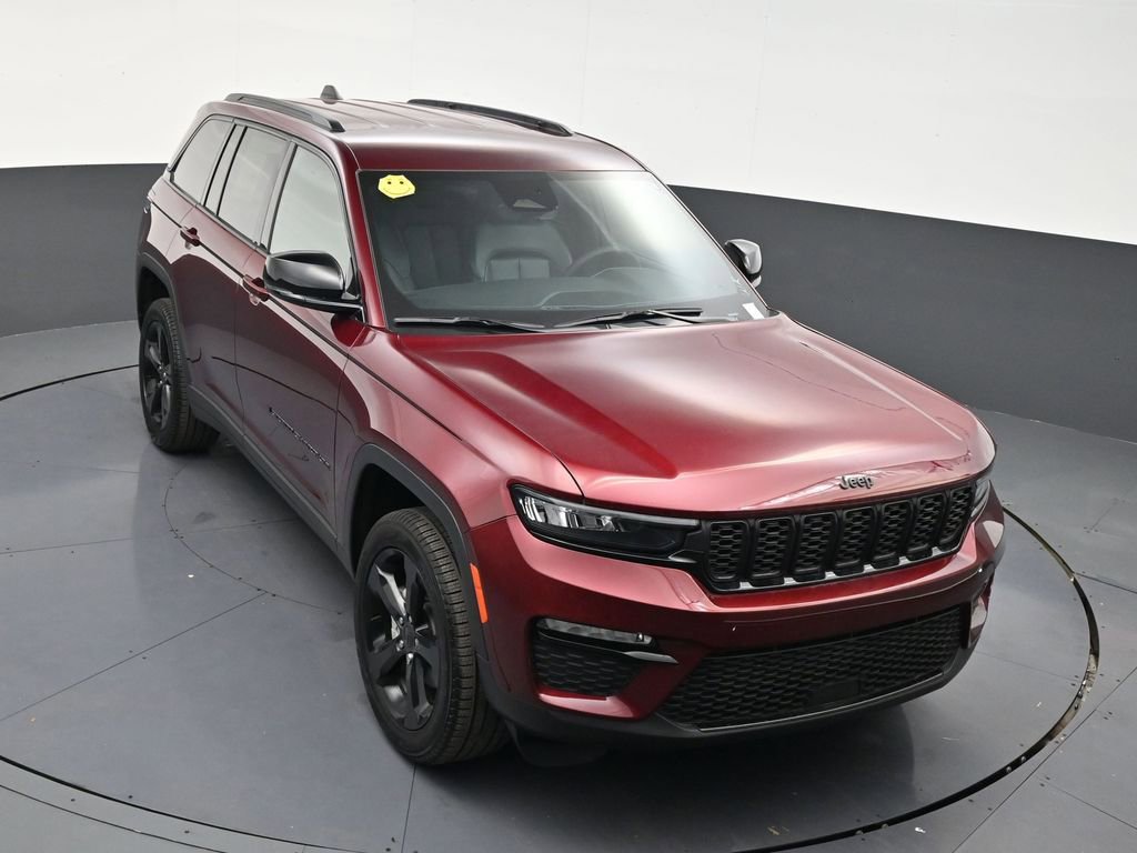 Used 2025 Jeep Grand Cherokee Limited w/ Black Appearance Package image 19