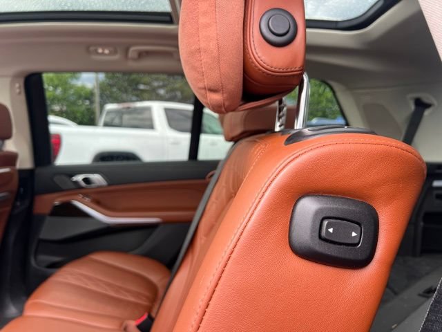 Used 2024 BMW X7 xDrive40i w/ Premium Package AWD/4WD image 17
