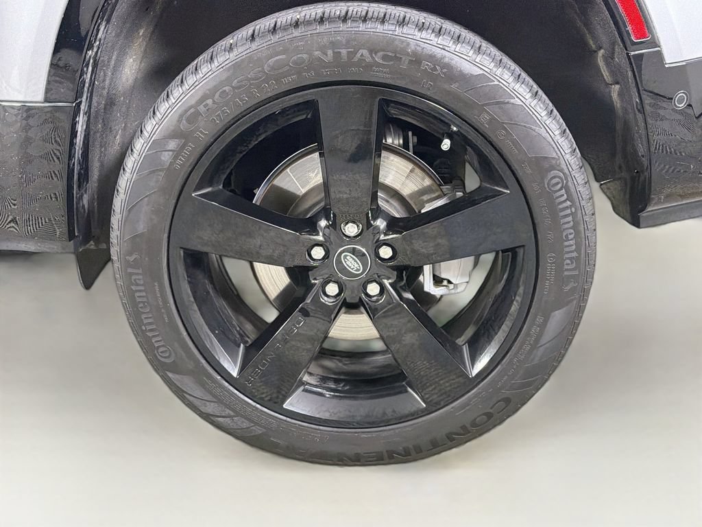 Used 2024 Land Rover Defender 130 X-Dynamic SE AWD/4WD image 35