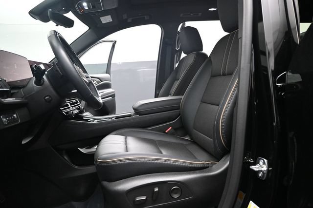 Used 2026 Chevrolet Traverse High Country w/ LPO, Floor Liner Package AWD/4WD image 16
