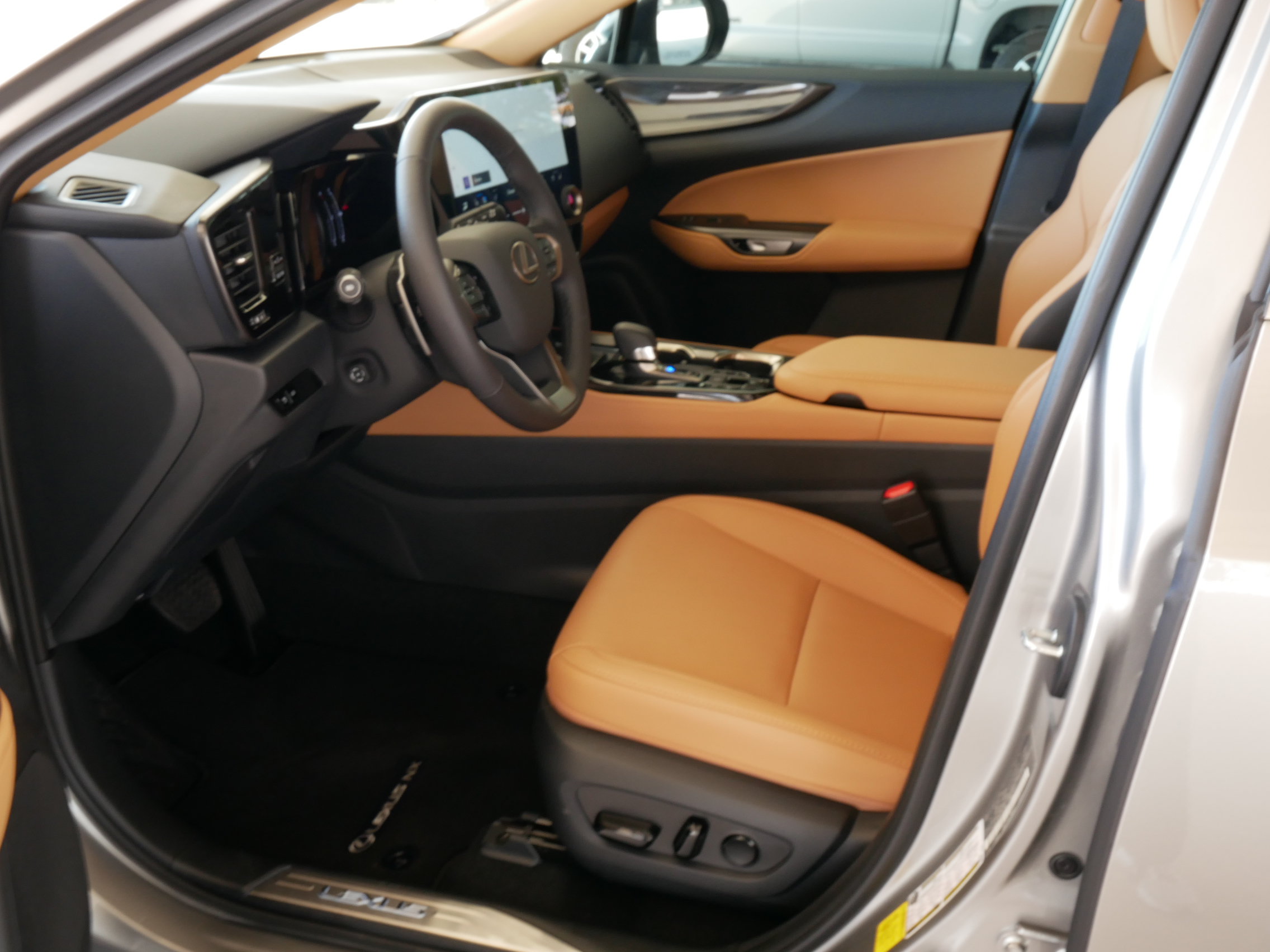 Certified 2026 Lexus NX 350 AWD w/ Accessory Package (2T) image 4