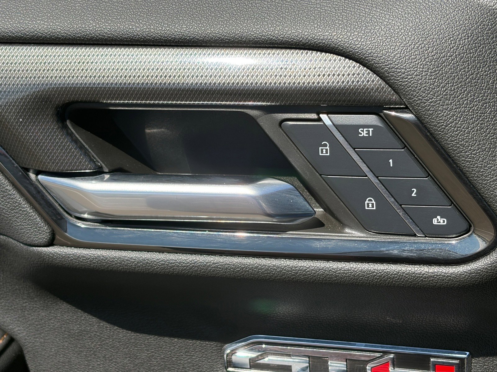 Used 2024 GMC Sierra 1500 AT4 w/ Technology Package image 18