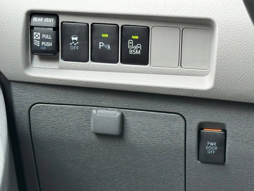 Used 2015 Toyota Sienna XLE w/ XLE Navigation Package AWD/4WD image 23