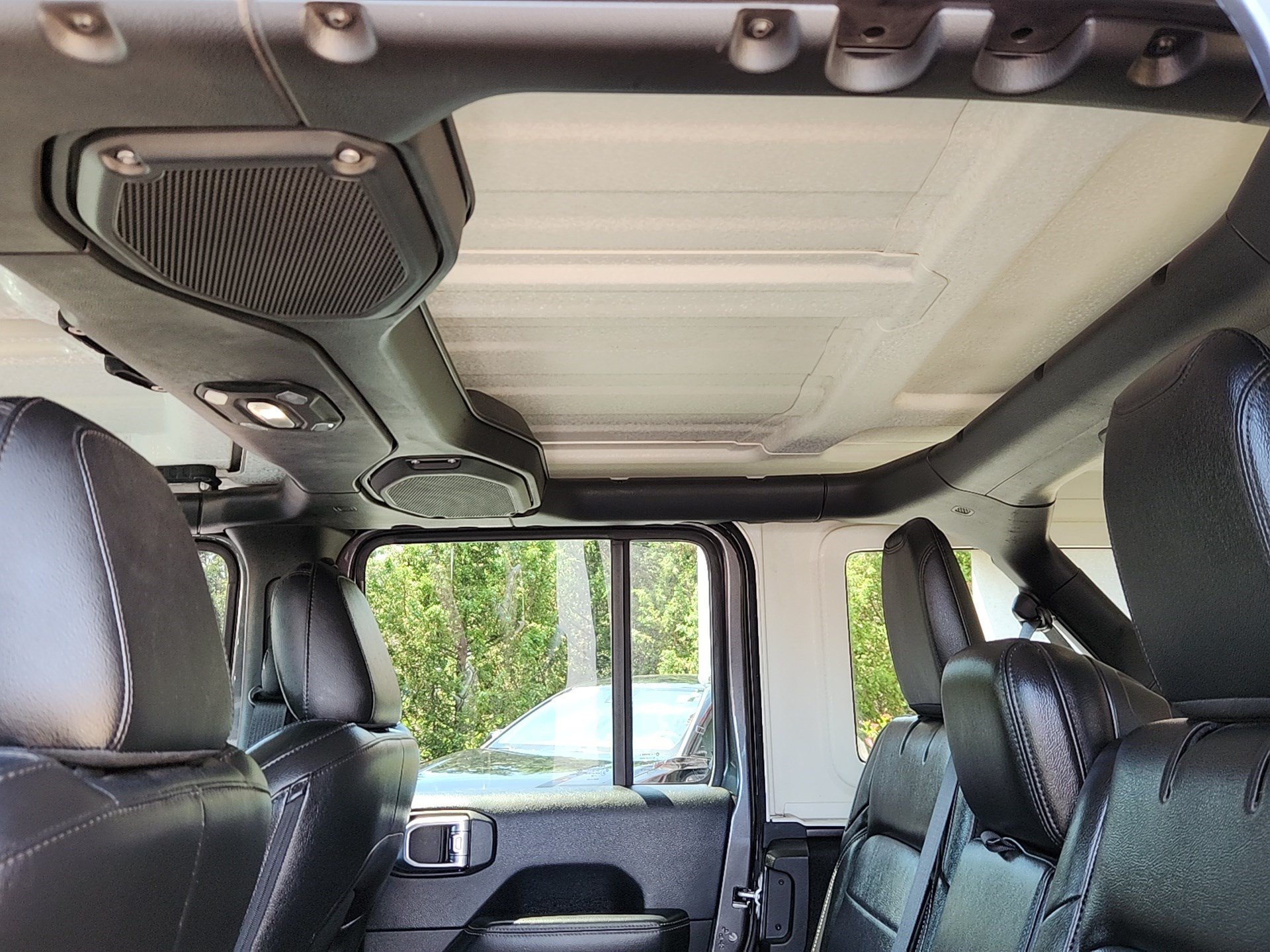 Used 2018 Jeep Wrangler Unlimited Sahara AWD/4WD image 25
