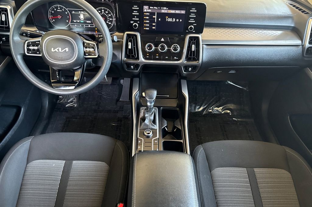 Used 2023 Kia Sorento LX FWD image 10
