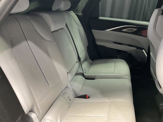 Used 2023 Cadillac Lyriq Luxury image 13