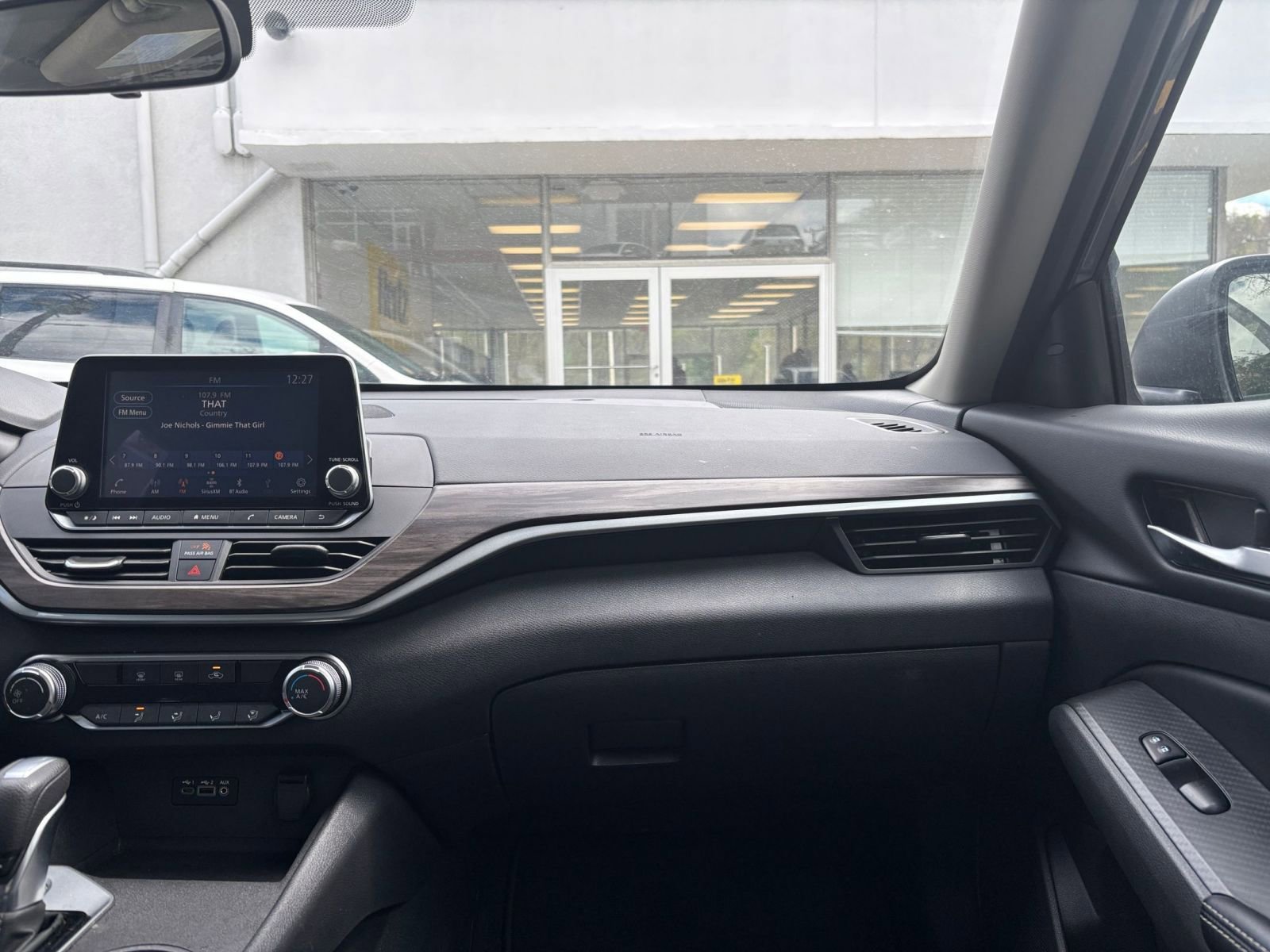 Used 2025 Nissan Altima 2.5 SV FWD image 36