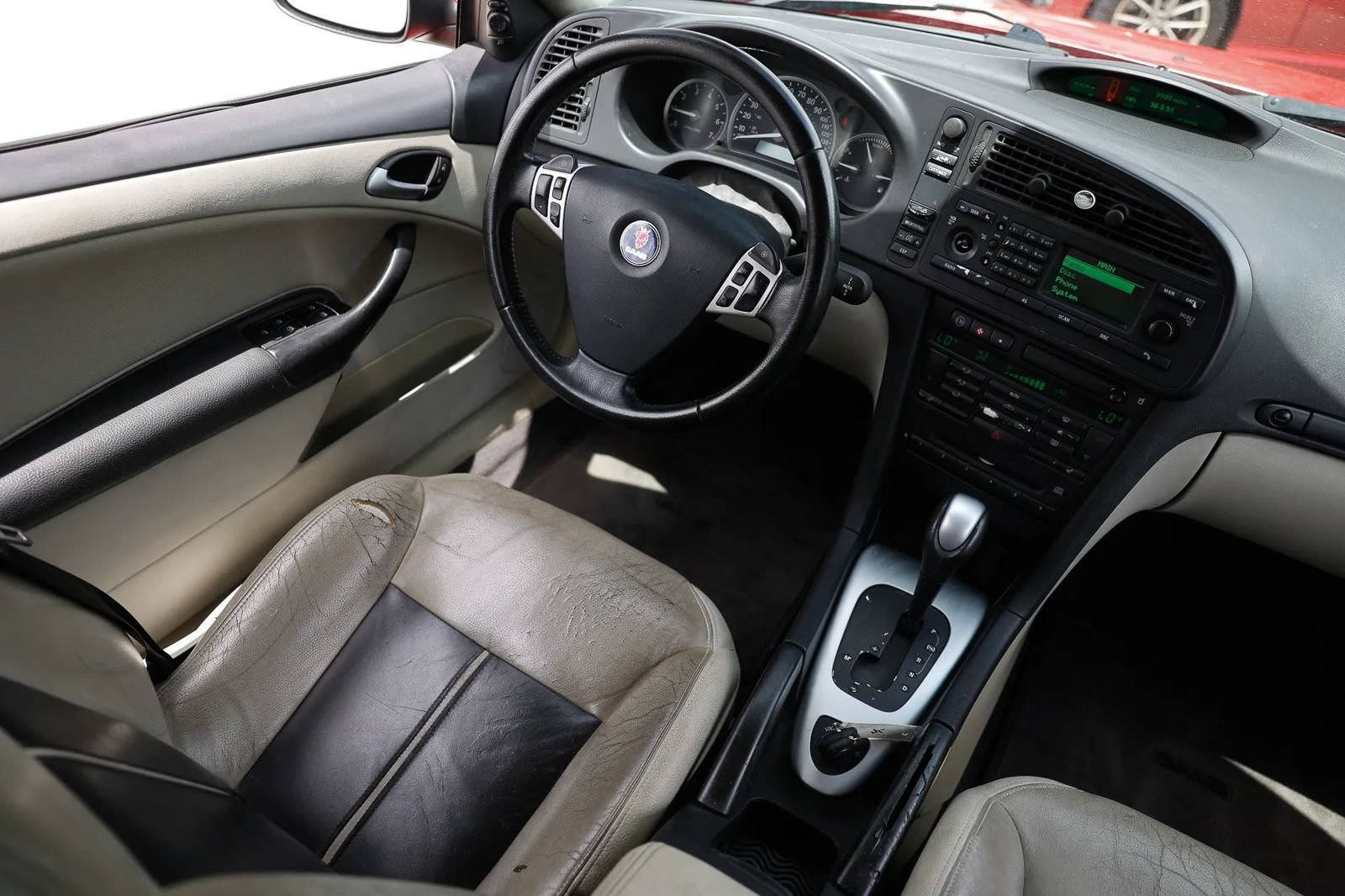 Used 2004 Saab 9-3 Aero FWD image 12