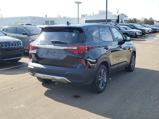 Used 2023 Kia Seltos LX image 3