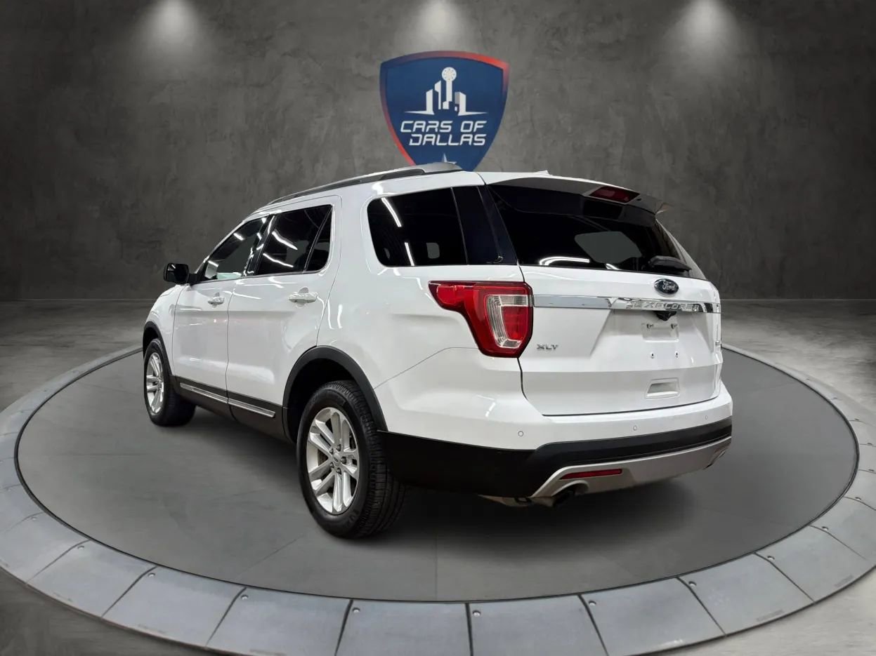 Used 2016 Ford Explorer XLT w/ Equipment Group 202A FWD image 3