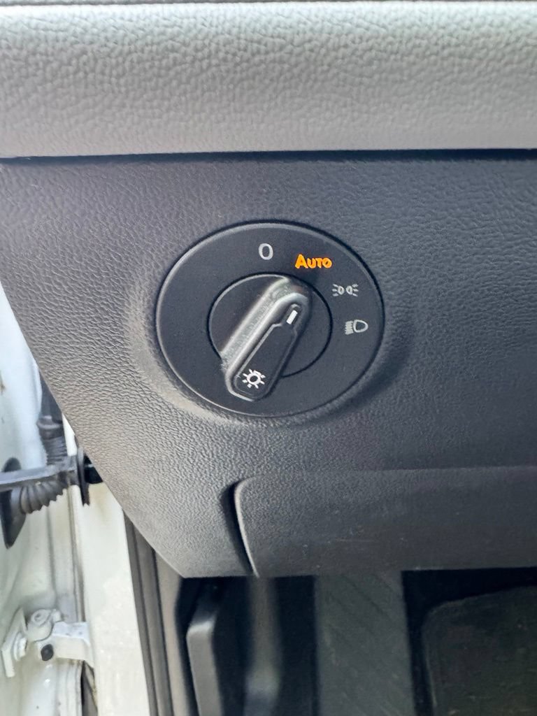 Used 2022 Volkswagen Taos SEL AWD/4WD image 17