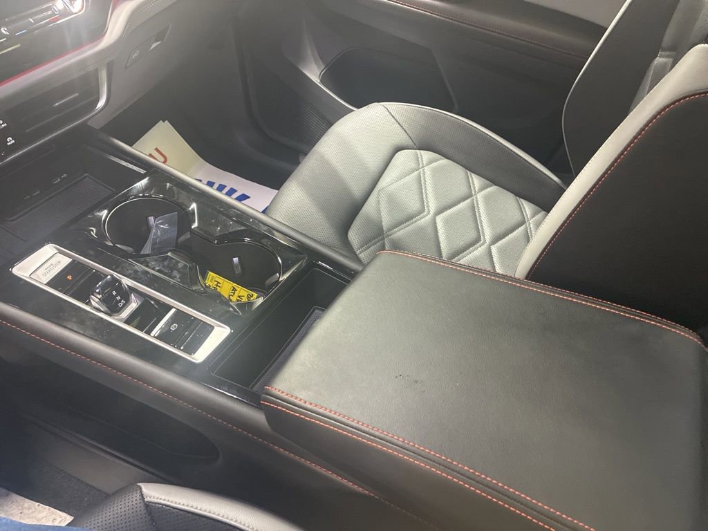 Used 2025 Volkswagen Atlas Peak Edition SE image 14